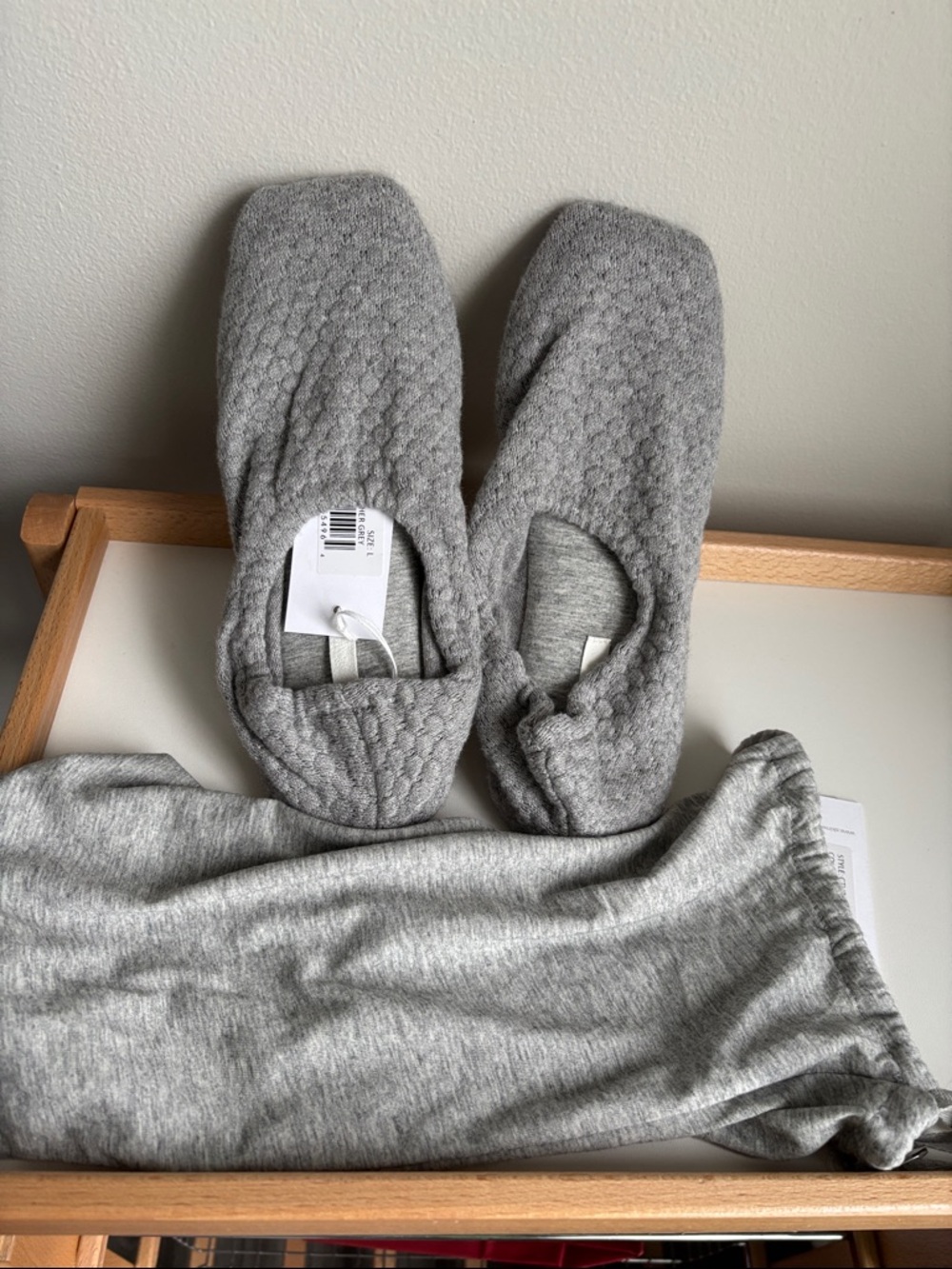 Skin shoes Gray Women's Slippers 9-10 L